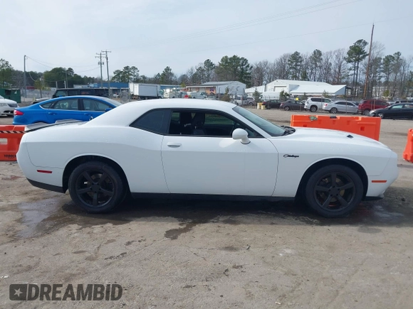 2016 Dodge Challenger SXT z VIN 2C3CDZAG6GH263508, wystawiony jako IAAI lot #41587297 z przebiegiem 119 114 mil mil oraz . Historia ofert i sprzedaży dostępna na DreamBid. Obrazek 13.