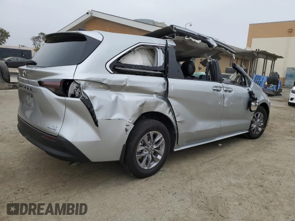 2024 Toyota Sienna LE with VIN 5TDKRKEC6RS194217, listed as a Copart auction lot 45793775 with 71,615 mi miles and Salvage Title. Bid and sale history available at carsss.com. Image 3.
