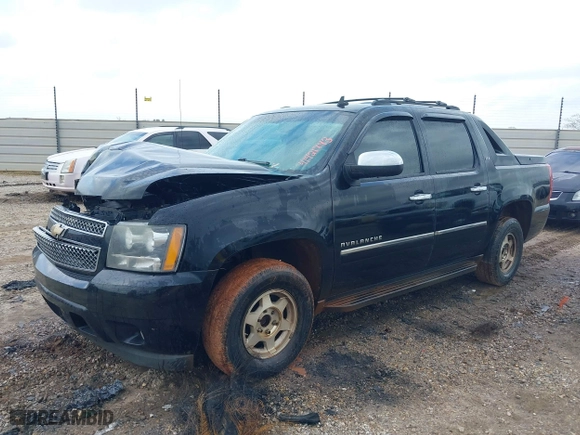 2011 Chevrolet Avalanche LTZ with VIN 3GNMCGE03BG300101, listed as a IAAI auction lot 41421743 with 240,692 mi miles. Bid and sale history available at carsss.com. Image 17.