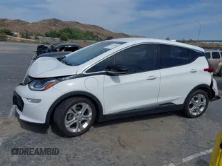 2020 Chevrolet Bolt EV LT z VIN 1G1FY6S06L4129658, wystawiony jako IAAI lot #42372460 z przebiegiem 43 417 mil mil oraz . Historia ofert i sprzedaży dostępna na DreamBid. Obrazek 14.