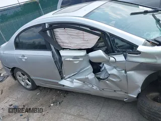 2011 Honda Civic LX-S z VIN 19XFA1F68BE009998, wystawiony jako IAAI lot #42364480 z przebiegiem Nie podano mil oraz . Historia ofert i sprzedaży dostępna na DreamBid. Obrazek 13.