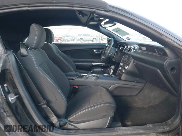 2017 Ford Mustang V6 z VIN 1FATP8EM4H5256892, wystawiony jako IAAI lot #41991537 z przebiegiem 39 861 mil mil oraz . Historia ofert i sprzedaży dostępna na DreamBid. Obrazek 5.