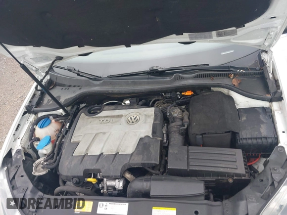 2014 Volkswagen Jetta TDI w/Sunroof & Nav with VIN 3VWPL7AJ1EM610321, listed as a IAAI auction lot 42701127 with 113,694 mi miles and . Bid and sale history available at DreamBid. Image 10.
