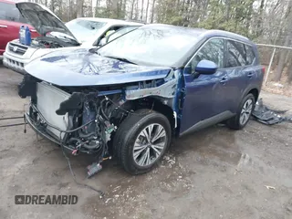 2023 Nissan Rogue SV z VIN JN8BT3BAXPW420562, wystawiony jako IAAI lot #41411007 z przebiegiem 11 608 mil mil oraz . Historia ofert i sprzedaży dostępna na DreamBid. Obrazek 2.