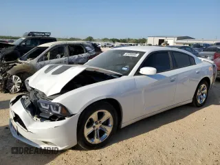 2013 Dodge Charger SE z VIN 2C3CDXBG6DH533769, wystawiony jako Copart lot #52596665 z przebiegiem 158 948 mil mil oraz Szkody całkowita. Historia ofert i sprzedaży dostępna na DreamBid. Obrazek 1.