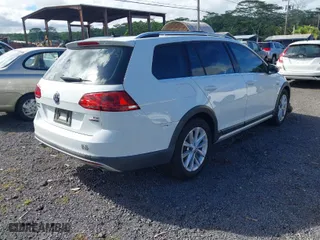 2017 Volkswagen Golf Alltrack S with VIN 3VWH17AU0HM525270, listed as a IAAI auction lot 40931148 with 1 mi miles. Bid and sale history available at carsss.com. Image 4.