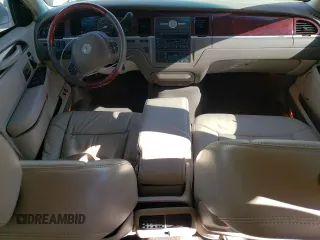 2004 Lincoln Town Car Ultimate z VIN 1LNHM83W64Y627908, wystawiony jako Copart lot #47130995 z przebiegiem 75 662 mil mil oraz Szkoda całkowita • Salvage title. Historia ofert i sprzedaży dostępna na DreamBid. Obrazek 8.