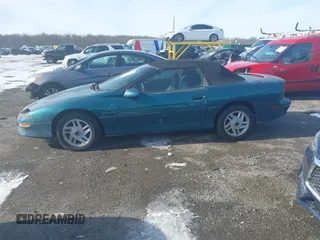 1995 Chevrolet Camaro Z28 z VIN 2G1FP32P5S2196335, wystawiony jako IAAI lot #41261378 z przebiegiem 126 260 mil mil oraz . Historia ofert i sprzedaży dostępna na DreamBid. Obrazek 13.