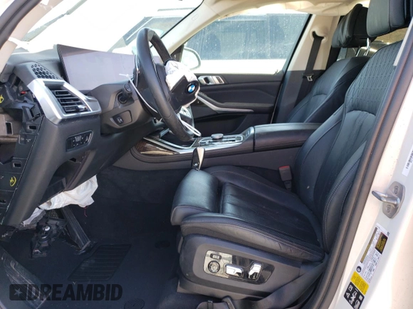 2023 BMW X7 xDrive40i z VIN 5UX23EM06P9N62562, wystawiony jako Copart lot #44948594 z przebiegiem 35 091 mil mil oraz Szkoda całkowita • Salvage title. Historia ofert i sprzedaży dostępna na DreamBid. Obrazek 7.
