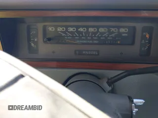 1991 Chevrolet Caprice z VIN 1G1BN53E2MW135068, wystawiony jako IAAI lot #40923869 z przebiegiem 185 732 mil mil oraz . Historia ofert i sprzedaży dostępna na DreamBid. Obrazek 7.