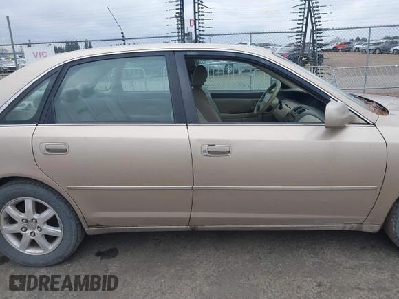 2001 Toyota Avalon XL w/Bucket Seats with VIN 4T1BF28B91U173868, listed as a IAAI auction lot 41721904 with 325,097 mi miles. Bid and sale history available at carsss.com. Image 13.