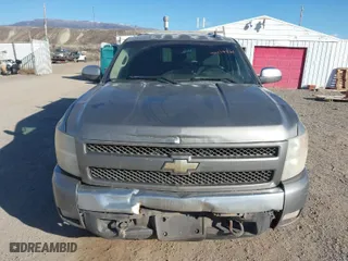2008 Chevrolet Silverado 1500 LT w/1LT with VIN 2GCEK13M381227512, listed as a IAAI auction lot 41479521 with 261,854 mi miles. Bid and sale history available at carsss.com. Image 12.