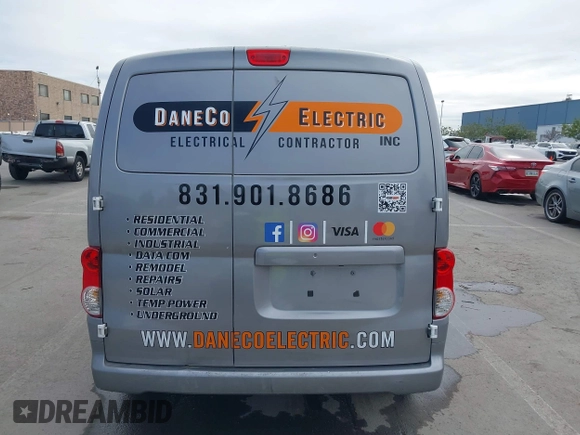 2015 Nissan NV200 SV with VIN 3N6CM0KN8FK727671, listed as a IAAI auction lot 41727194 with 165,776 mi miles. Bid and sale history available at carsss.com. Image 17.