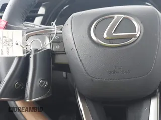 2024 Lexus RX 350 z VIN 2T2BAMBA4RC028661, wystawiony jako IAAI lot #42252708 z przebiegiem 19 141 mil mil oraz . Historia ofert i sprzedaży dostępna na DreamBid. Obrazek 11.