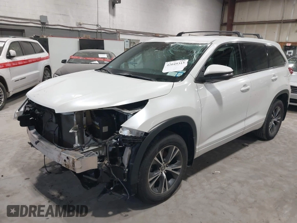 2018 Toyota Highlander LE z VIN 5TDZZRFH5JS250363, wystawiony jako IAAI lot #42049313 z przebiegiem 97 243 mil mil oraz . Historia ofert i sprzedaży dostępna na DreamBid. Obrazek 18.