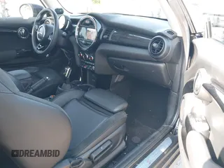 2020 MINI Hardtop Cooper S z VIN WMWXR5C07L2L55038, wystawiony jako IAAI lot #42031685 z przebiegiem 20 629 mil mil oraz . Historia ofert i sprzedaży dostępna na DreamBid. Obrazek 5.
