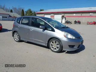 2009 Honda Fit Sport z VIN JHMGE87699S025293, wystawiony jako IAAI lot #41962655 z przebiegiem 137 556 mil mil oraz . Historia ofert i sprzedaży dostępna na DreamBid. Obrazek 1.