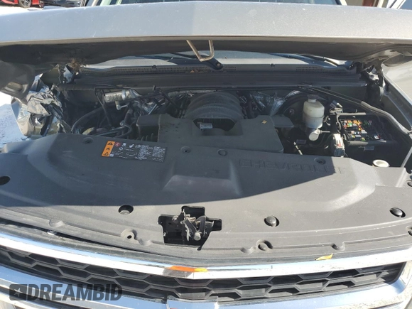 2018 Chevrolet Suburban LS z VIN 1GNSCGKC6JR249746, wystawiony jako Copart lot #55622105 z przebiegiem 126 378 mil mil oraz Szkoda całkowita • Salvage title. Historia ofert i sprzedaży dostępna na DreamBid. Obrazek 12.
