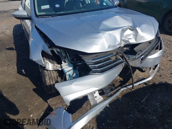 2017 Volkswagen Passat S z VIN 1VWAT7A30HC009964, wystawiony jako IAAI lot #42181146 z przebiegiem 118 855 mil mil oraz . Historia ofert i sprzedaży dostępna na DreamBid. Obrazek 6.