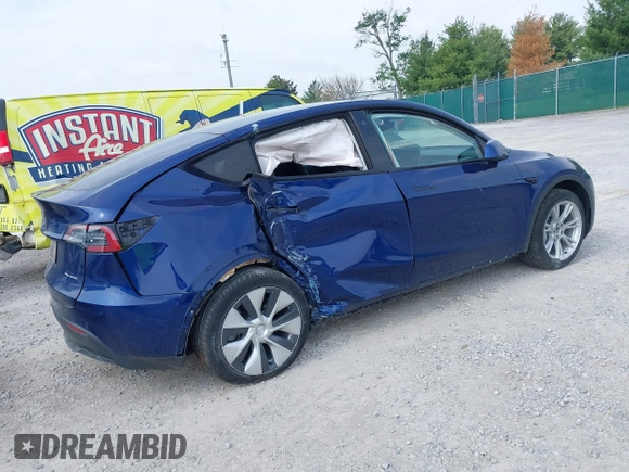 2022 Tesla Model Y Long Range z VIN 7SAYGDEE3NF455544, wystawiony jako IAAI lot #42123963 z przebiegiem 23 882 mil mil oraz . Historia ofert i sprzedaży dostępna na DreamBid. Obrazek 4.