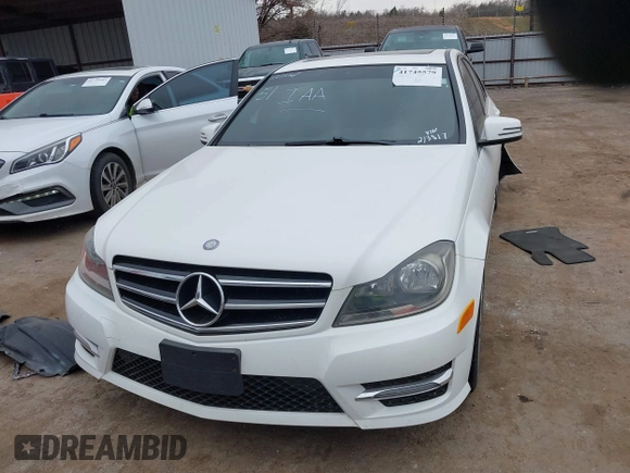 2014 Mercedes-Benz C 250 Sport z VIN WDDGF4HB7EG213817, wystawiony jako IAAI lot #41745579 z przebiegiem Nie podano mil oraz . Historia ofert i sprzedaży dostępna na DreamBid. Obrazek 11.