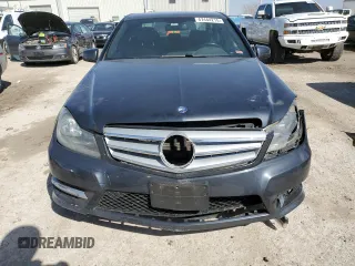 2013 Mercedes-Benz C 300 Sport z VIN WDDGF8AB3DG122432, wystawiony jako Copart lot #47444215 z przebiegiem 139 825 mil mil oraz Szkoda całkowita • Salvage title. Historia ofert i sprzedaży dostępna na DreamBid. Obrazek 5.