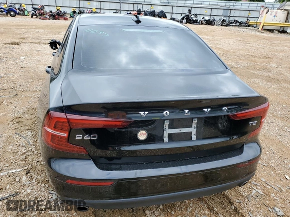 2020 Volvo S60 Momentum with VIN 7JR102FKXLG037045, listed as a Copart auction lot 62128913 with 38,002 mi miles. Bid and sale history available at carsss.com. Image 6.