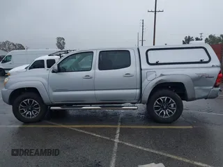 2007 Toyota Tacoma z VIN 3TMLU42N77M009397, wystawiony jako IAAI lot #41805139 z przebiegiem 256 744 mil mil oraz . Historia ofert i sprzedaży dostępna na DreamBid. Obrazek 13.