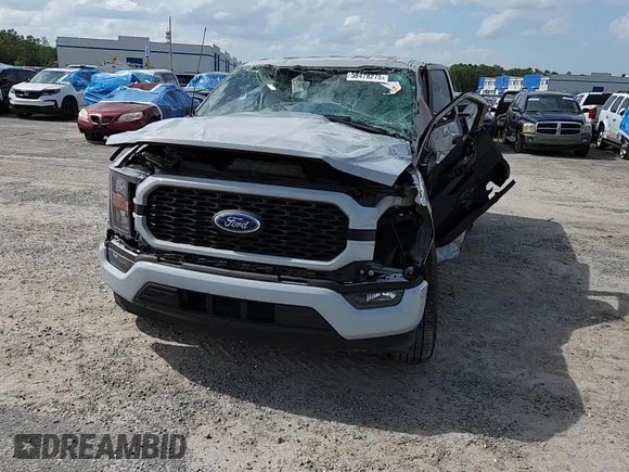 2023 Ford F-150 XL z VIN 1FTEW1CP6PKD50959, wystawiony jako Copart lot #58478275 z przebiegiem Nie podano mil oraz Nie do naprawy • Non repairable. Historia ofert i sprzedaży dostępna na DreamBid. Obrazek 13.
