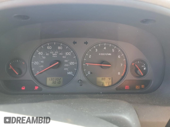 2004 Volvo V40 z VIN YV1VW27524F027635, wystawiony jako Copart lot #76744664 z przebiegiem 130 302 mil mil oraz Tytuł czysty. Historia ofert i sprzedaży dostępna na DreamBid. Obrazek 10.