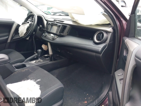 2018 Toyota RAV4 XLE with VIN 2T3RFREV5JW811742, listed as a IAAI auction lot 42030276 with 58,034 mi miles. Bid and sale history available at carsss.com. Image 5.