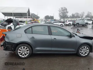 2011 Volkswagen Jetta Sedan SE PZEV with VIN 3VWDZ7AJ3BM332471, listed as a IAAI auction lot 41732964 with 168,920 mi miles. Bid and sale history available at carsss.com. Image 13.