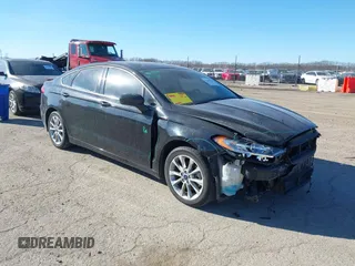 2020 Ford Fusion SE z VIN 3FA6P0LU1LR134904, wystawiony jako IAAI lot #41448356 z przebiegiem 84 459 mil mil oraz . Historia ofert i sprzedaży dostępna na DreamBid. Obrazek 1.