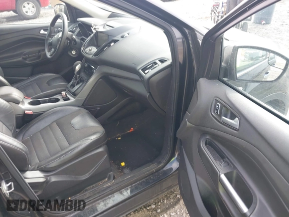 2014 Ford Escape SE with VIN 1FMCU0G9XEUE35271, listed as a IAAI auction lot 40896477 with 139,444 mi miles. Bid and sale history available at carsss.com. Image 5.