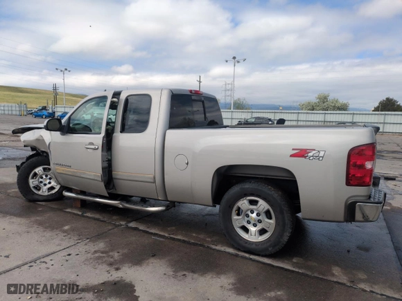 2007 Chevrolet Silverado 1500 LTZ with VIN 1GCEK19077Z643024, listed as a Copart auction lot 52526455 with 122,460 mi miles and Salvage Title. Bid and sale history available at carsss.com. Image 2.