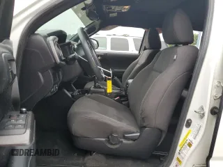 2017 Toyota Tacoma SR5 z VIN 5TFCZ5AN1HX113842, wystawiony jako Copart lot #60711285 z przebiegiem 124 799 mil mil oraz Szkoda całkowita • Salvage title. Historia ofert i sprzedaży dostępna na DreamBid. Obrazek 7.