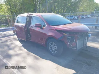2021 Toyota Sienna XLE z VIN 5TDYRKEC3MS024450, wystawiony jako IAAI lot #42001117 z przebiegiem 87 526 mil mil oraz . Historia ofert i sprzedaży dostępna na DreamBid. Obrazek 1.