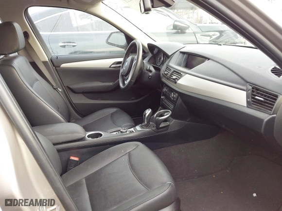 2015 BMW X1 xDrive28i with VIN WBAVL1C55FVY41749, listed as a IAAI auction lot 40977221 with 120,924 mi miles. Bid and sale history available at carsss.com. Image 5.