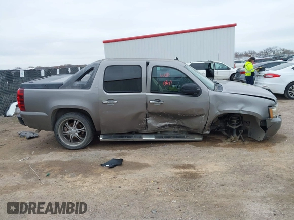 2007 Chevrolet Avalanche LTZ z VIN 3GNEC12J77G129472, wystawiony jako IAAI lot #41100413 z przebiegiem Nie podano mil oraz . Historia ofert i sprzedaży dostępna na DreamBid. Obrazek 13.