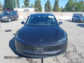 2024 Tesla Model 3 Long Range z VIN 5YJ3E1EB2RF740291, wystawiony jako IAAI lot #42124138 z przebiegiem 36 452 mil mil oraz . Historia ofert i sprzedaży dostępna na DreamBid. Obrazek 12.