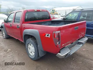 2005 Chevrolet Colorado 1SF LS Z71 with VIN 1GCDT136858133709, listed as a IAAI auction lot 42083101 with 209,919 mi miles. Bid and sale history available at carsss.com. Image 3.