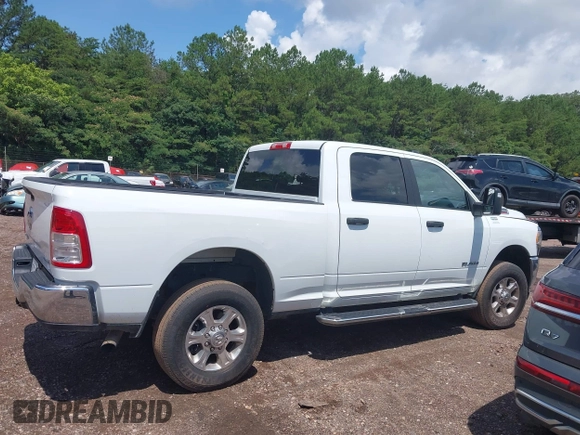 2024 Ram 2500 Big Horn z VIN 3C6UR5DJ4RG354840, wystawiony jako IAAI lot #42509658 z przebiegiem Nie podano mil oraz . Historia ofert i sprzedaży dostępna na DreamBid. Obrazek 13.