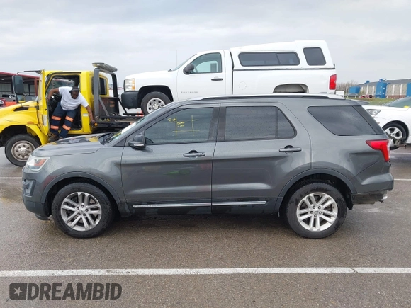 2016 Ford Explorer XLT with VIN 1FM5K7D87GGB32338, listed as a IAAI auction lot 41901509 with 89,304 mi miles. Bid and sale history available at carsss.com. Image 15.