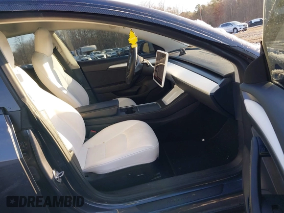 2022 Tesla Model 3 Long Range z VIN 5YJ3E1EB0NF154246, wystawiony jako IAAI lot #41190673 z przebiegiem 85 244 mil mil oraz . Historia ofert i sprzedaży dostępna na DreamBid. Obrazek 5.