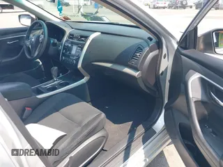 2015 Nissan Altima 2.5 z VIN 1N4AL3AP5FN376199, wystawiony jako IAAI lot #42416775 z przebiegiem 88 202 mil mil oraz . Historia ofert i sprzedaży dostępna na DreamBid. Obrazek 5.