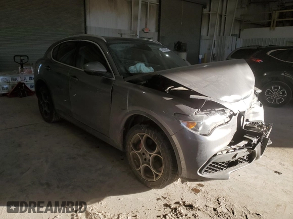 2018 Alfa Romeo Stelvio Ti z VIN ZASFAKBNXJ7B80163, wystawiony jako Copart lot #41805085 z przebiegiem Nie podano mil oraz Szkoda całkowita • Salvage title. Historia ofert i sprzedaży dostępna na DreamBid. Obrazek 4.