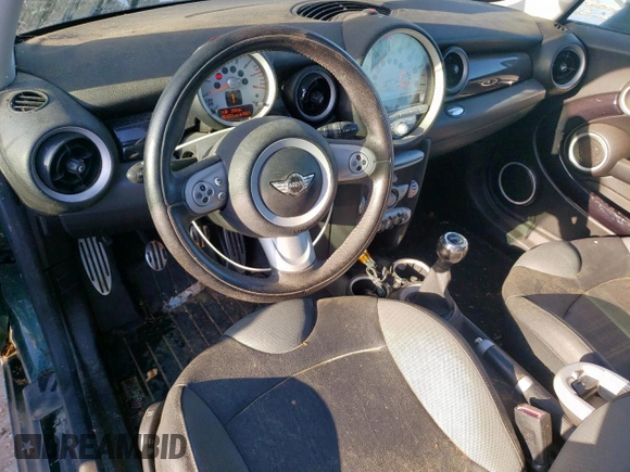 2007 MINI Hardtop S with VIN WMWMF73507TT86117, listed as a Copart auction lot 54372025 with 101,871 mi miles and Clean Title. Bid and sale history available at DreamBid. Image 8.