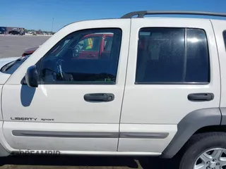 2002 Jeep Liberty Sport with VIN 1J8GL48KX2W153948, listed as a IAAI auction lot 41843882 with 180,677 mi miles. Bid and sale history available at carsss.com. Image 14.