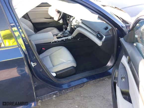 2019 Honda Accord Sedan LX 1.5T with VIN 1HGCV1F13KA039149, listed as a IAAI auction lot 41052251 with 1 mi miles. Bid and sale history available at carsss.com. Image 5.