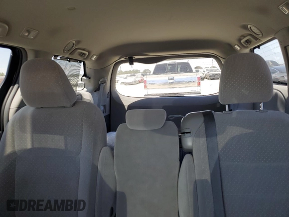 2018 Toyota Sienna LE Auto Access Seat z VIN 5TDKZ3DC5JS940670, wystawiony jako Copart lot #63253685 z przebiegiem 92 604 mil mil oraz Szkoda całkowita • Salvage title. Historia ofert i sprzedaży dostępna na DreamBid. Obrazek 10.